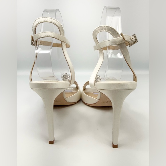 Jimmy Choo Sacora 85
Ivory Satin Sandals with Crystal-Embellished Sphere - Picture 9 of 12